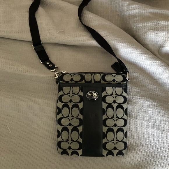 coach messenger crossbody in signature jacquard